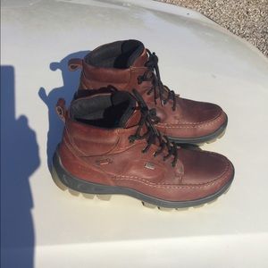 ecco gore tex hiking boots women's